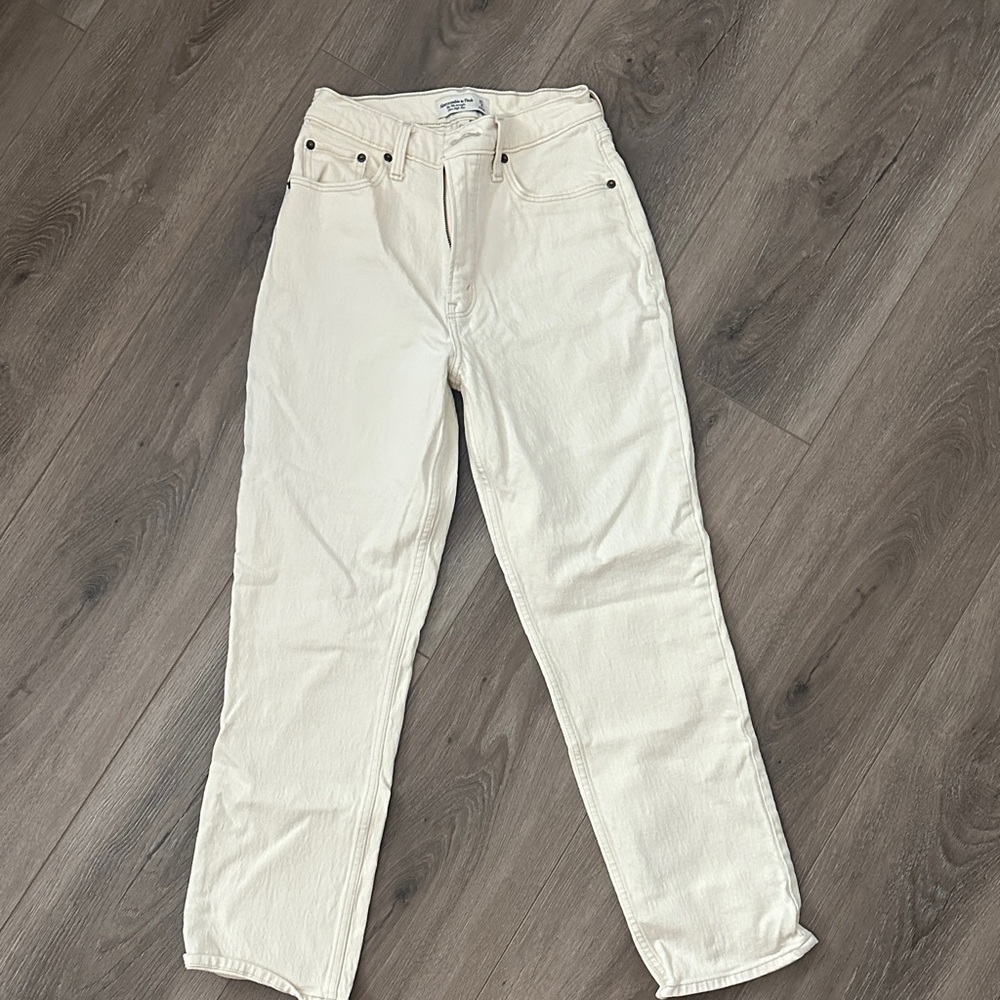 Abercrombie & Fitch- The 90s straight ultra high rise, curve love